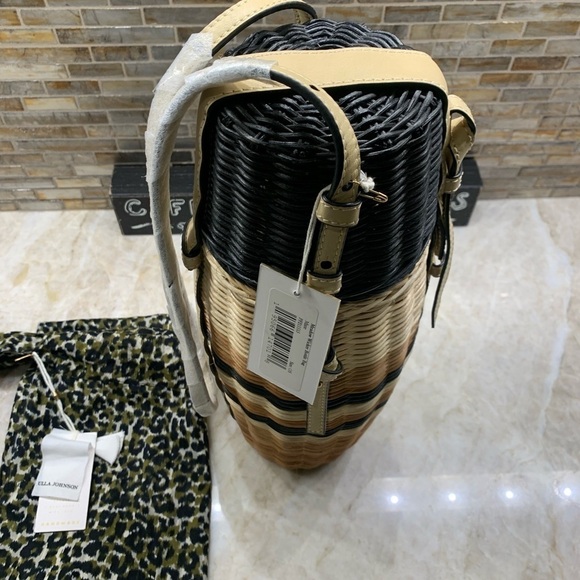 ULLA JOHNSON Meadow leather-trimmed rattan bottle bag - Picture 7 of 12